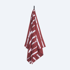 Roebuck XL Beach Towel & Pouch Newlyfe