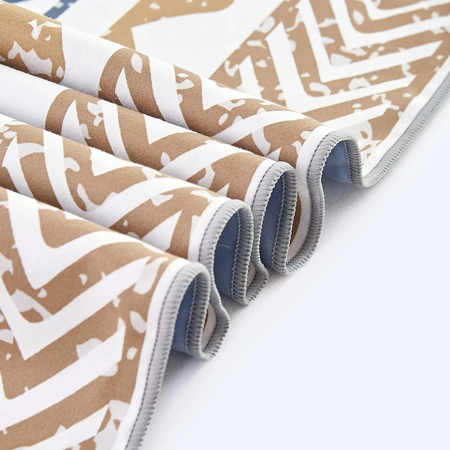Bruny Beach Towel & Pouch Newlyfe