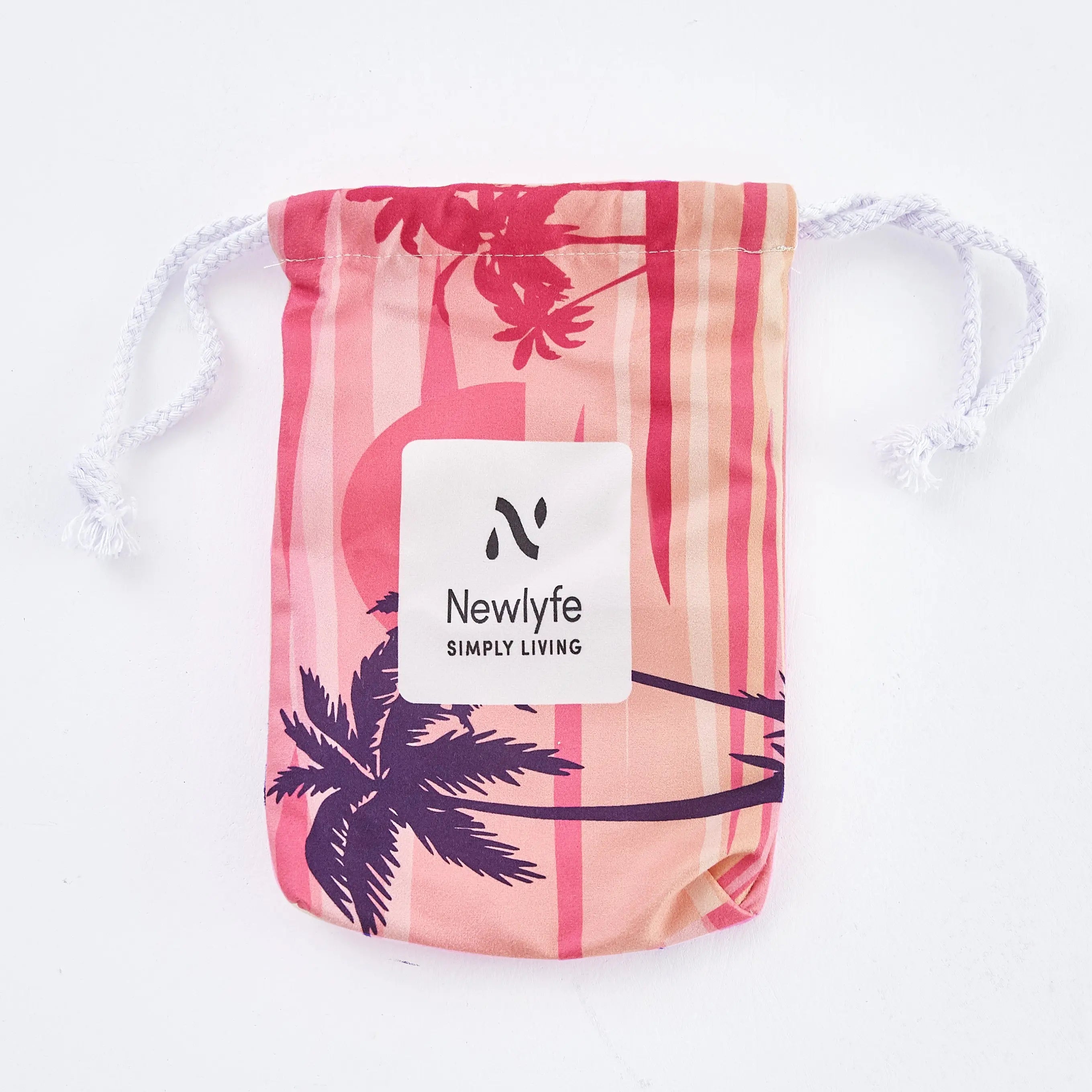 Mindil Beach Towel & Pouch Newlyfe