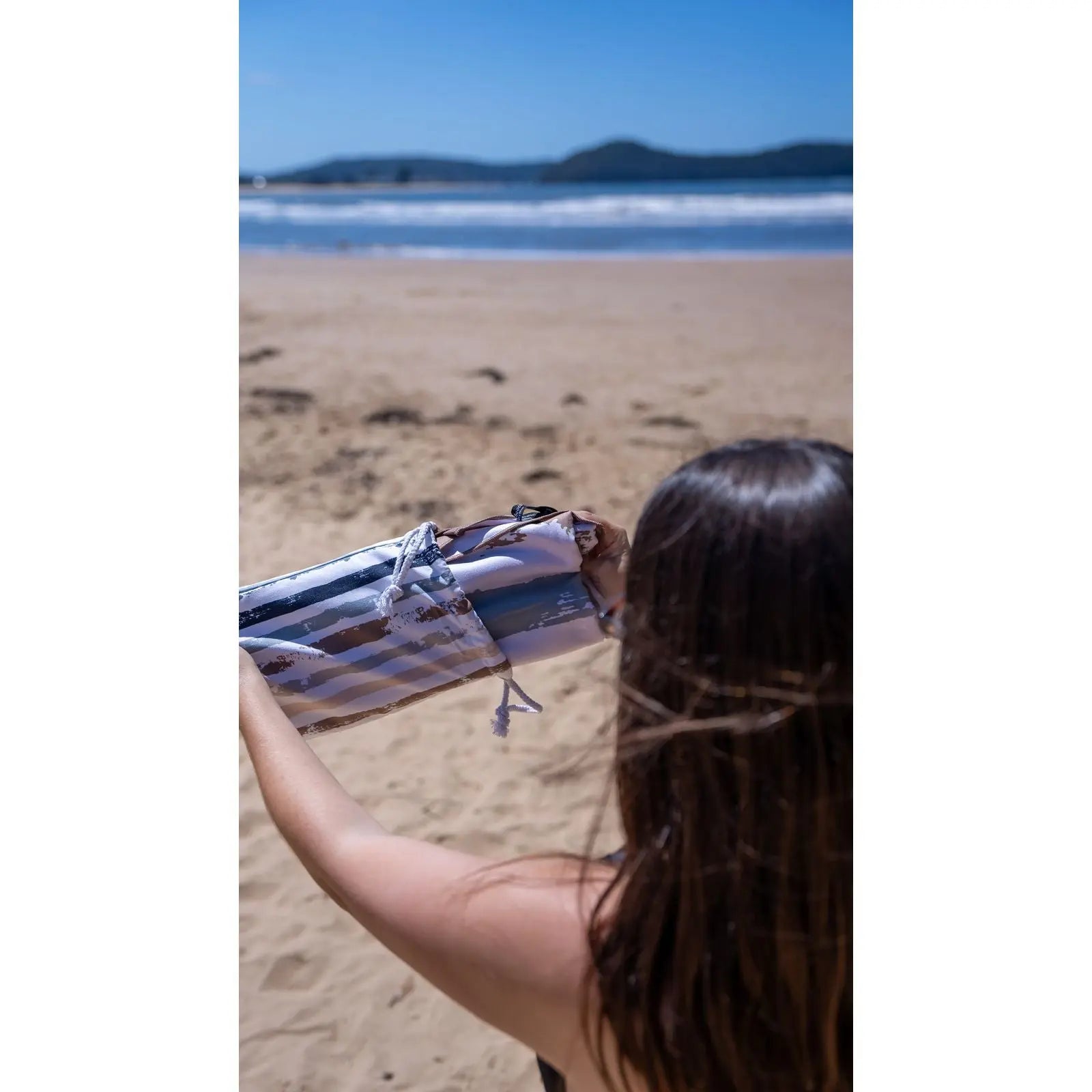 Whitehaven XL Beach Towel & Pouch Newlyfe