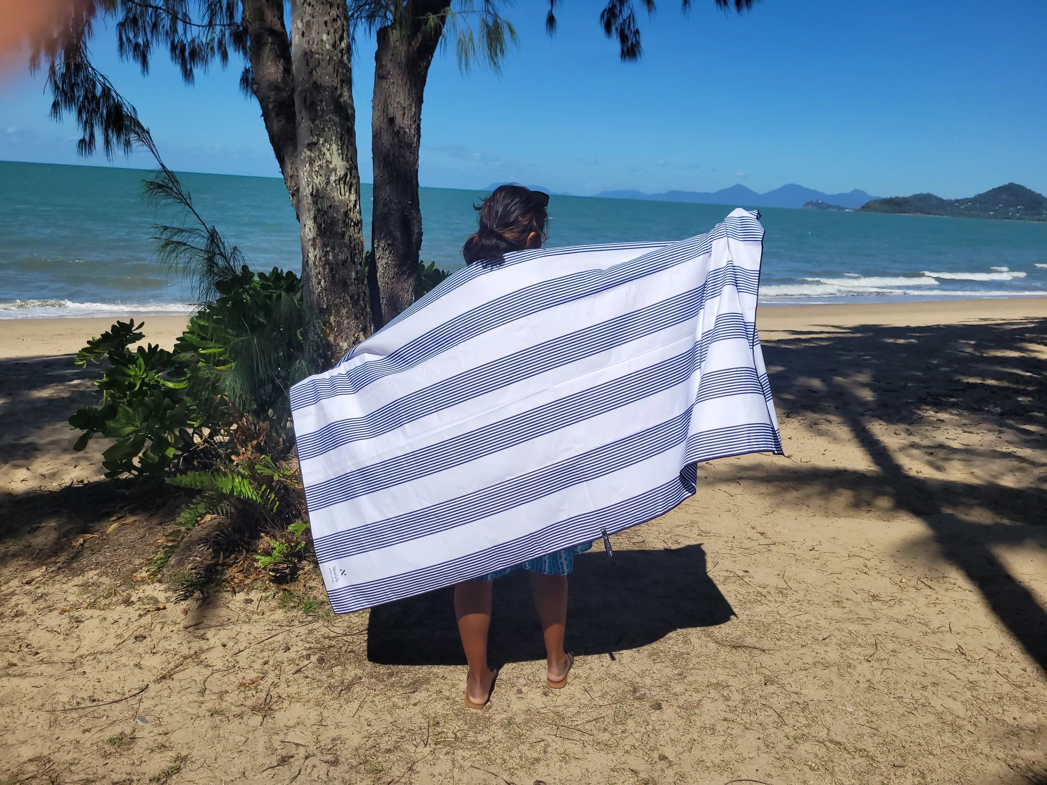 Bundle - Amalfi Navy Signature Sand-Free Beach Towel Newlyfe